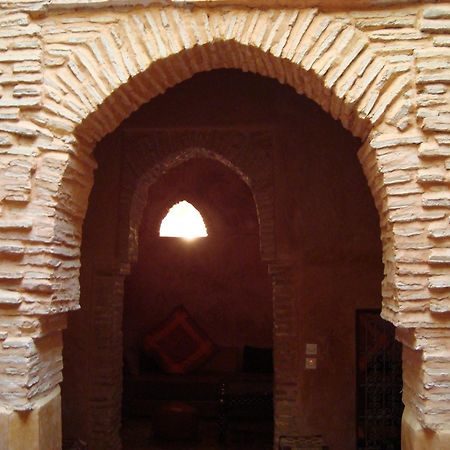 Riad Felloussia مكناز المظهر الخارجي الصورة
