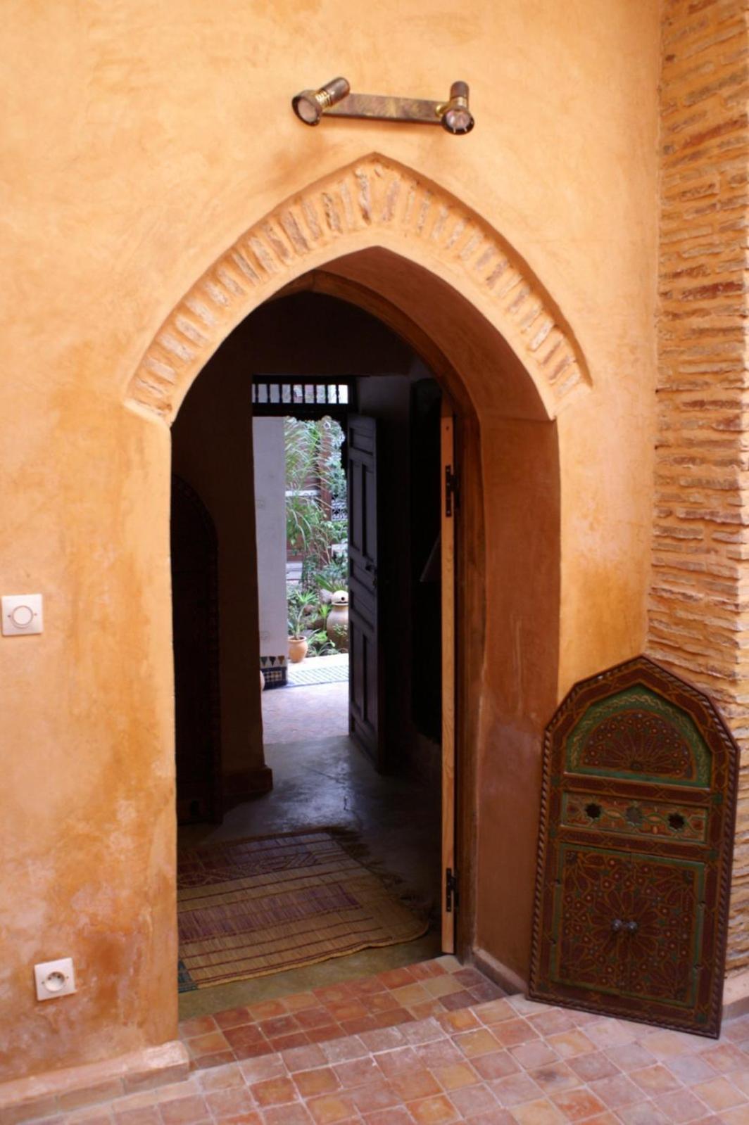 Riad Felloussia مكناز المظهر الخارجي الصورة