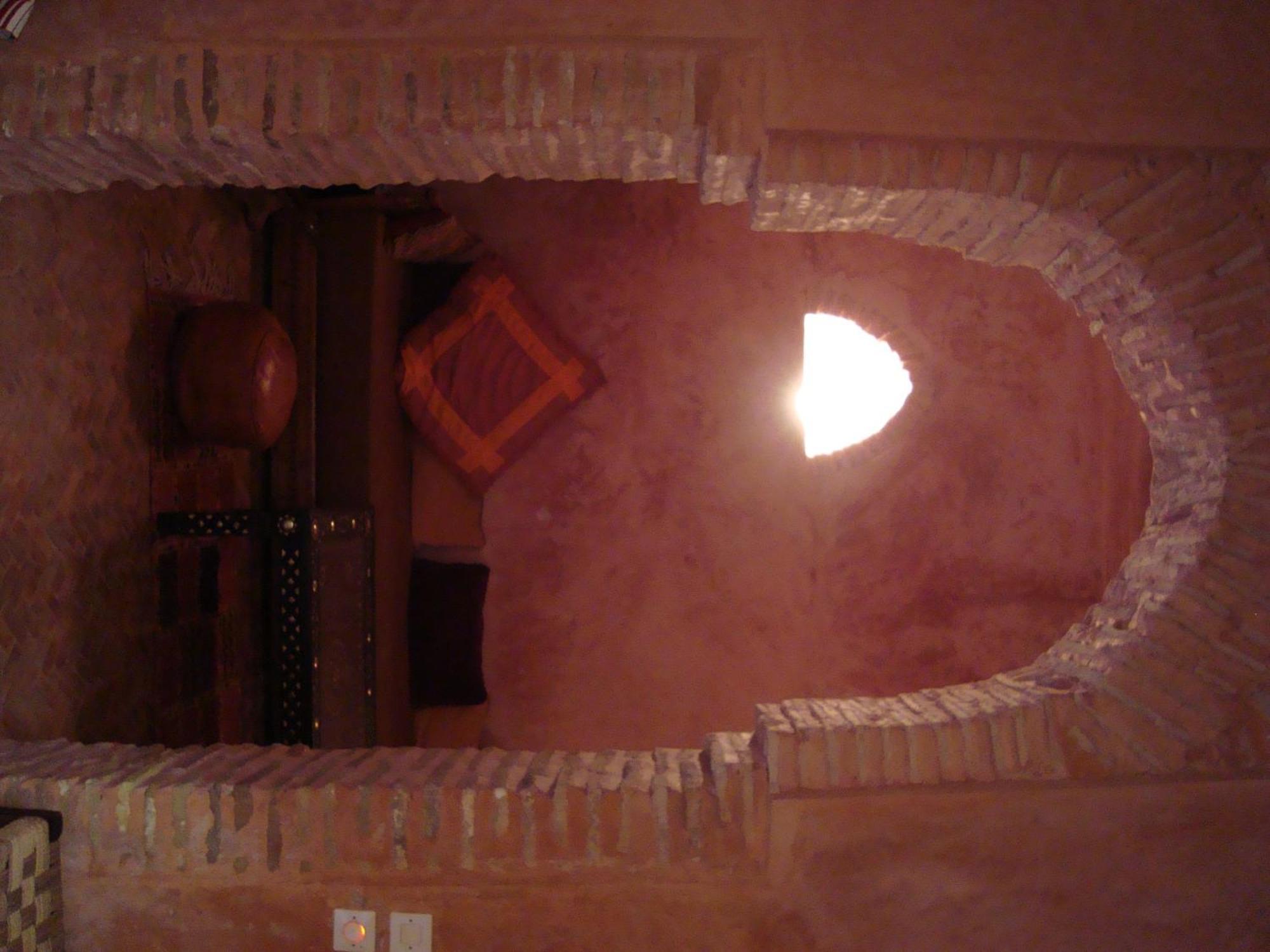 Riad Felloussia مكناز المظهر الخارجي الصورة