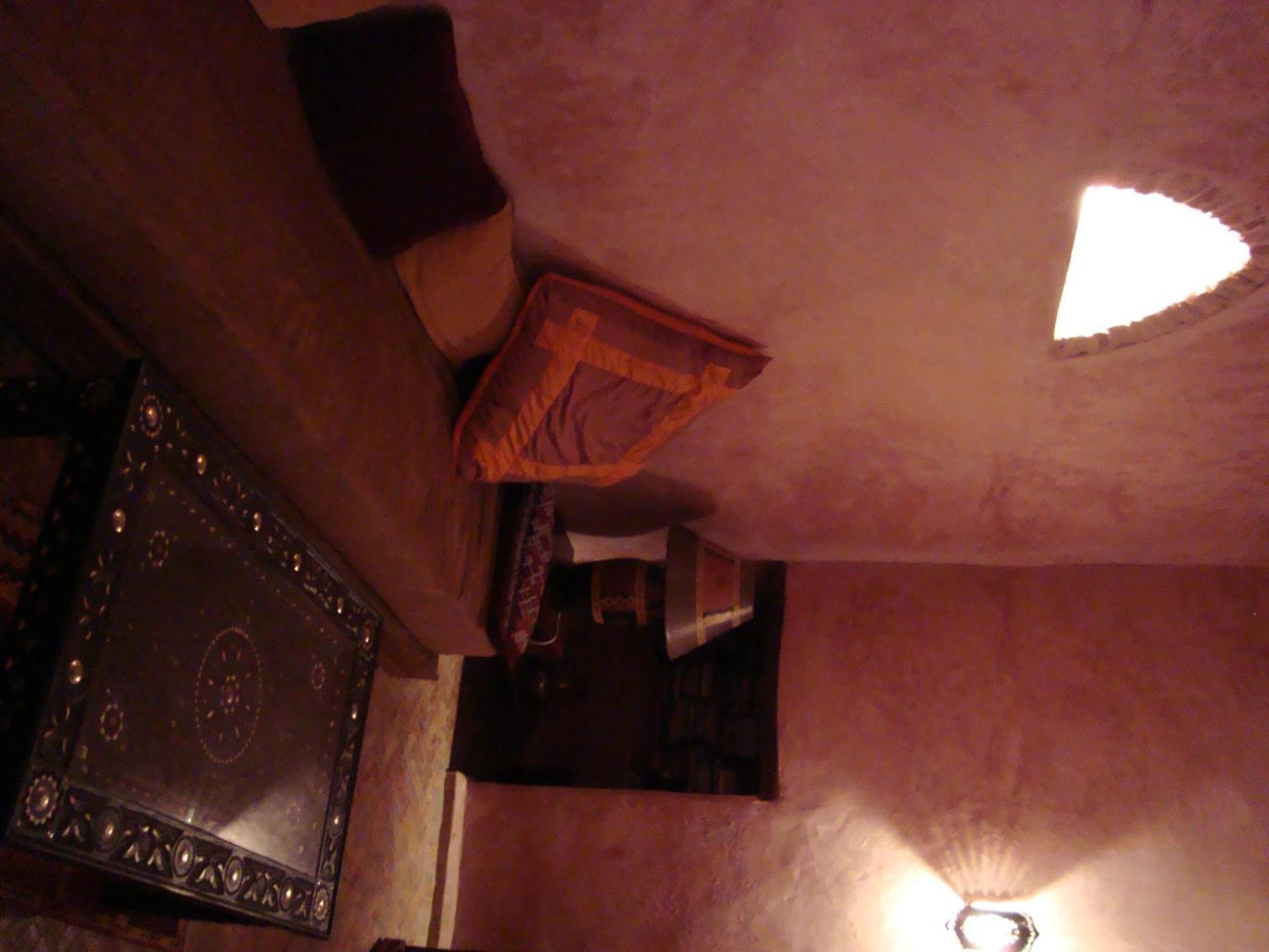 Riad Felloussia مكناز المظهر الخارجي الصورة