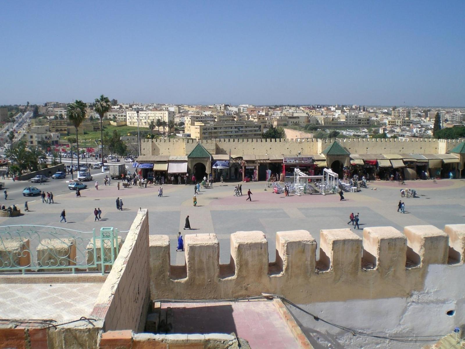 Riad Felloussia مكناز المظهر الخارجي الصورة