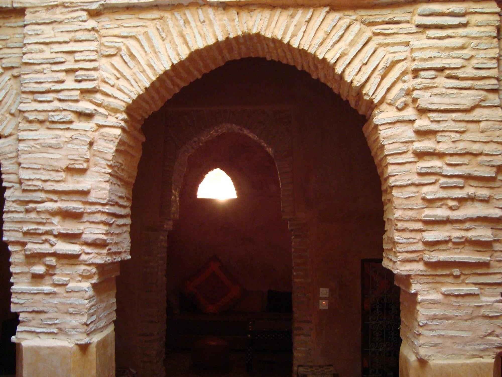 Riad Felloussia مكناز المظهر الخارجي الصورة